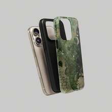 Una elegante funda para teléfono que no incluye cordón ni soporte Shockproof Design Retro & Floral Pattern Phone, 70s Floral Collage Boho Style, Fit 17 16 15 14 Plus 13 12 11 Pro Spring - Verde - Ver 2