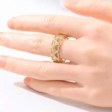 Fashionable Hollow Geometric Round Ring, Minimalist Delicate Hollow Design, Versatile Daily Wear Accessory - Gold - View 1