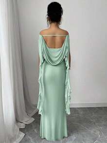 Vestido elegante de mujer con un hombro descubierto, fruncido, silueta entallada y parche en la cintura con lazo - verde menta - Ver 2