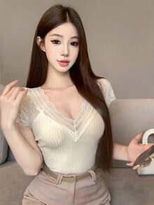 2026夏季新款精致蕾丝V领短袖针织上衣，少女罗纹修身衬衫 - 杏色 - 查看 3