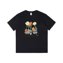 Unisex Peach-Colored T-Shirt With A Floral Print, Made Of Cotton With A Relaxed Fit, Ideal For Couples. A  Style Perfect For Summer, Very Versatile For Everyday Wear And Casual Outings. Looks Great With Jeans And Casual Pants, Creating A Fresh And Youthful Look That's Very Fashionable This Season. MVEK - 黑色 - 查看 6