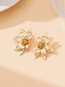 1 Pair Vintage French Style Elegant Gold Asymmetrical Floral Earrings, Suitable For Summer Beach Vacation - Yellow Gold - View 2
