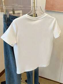 Women's Casual Short-Sleeved T-Shirt With A Round Neck And Regular Fit. White Women's T-Shirt With A Round Neck, Bow, And Cherry Print; Cute And Stylish For Everyday Wear At Home. - 白色 - 查看 2