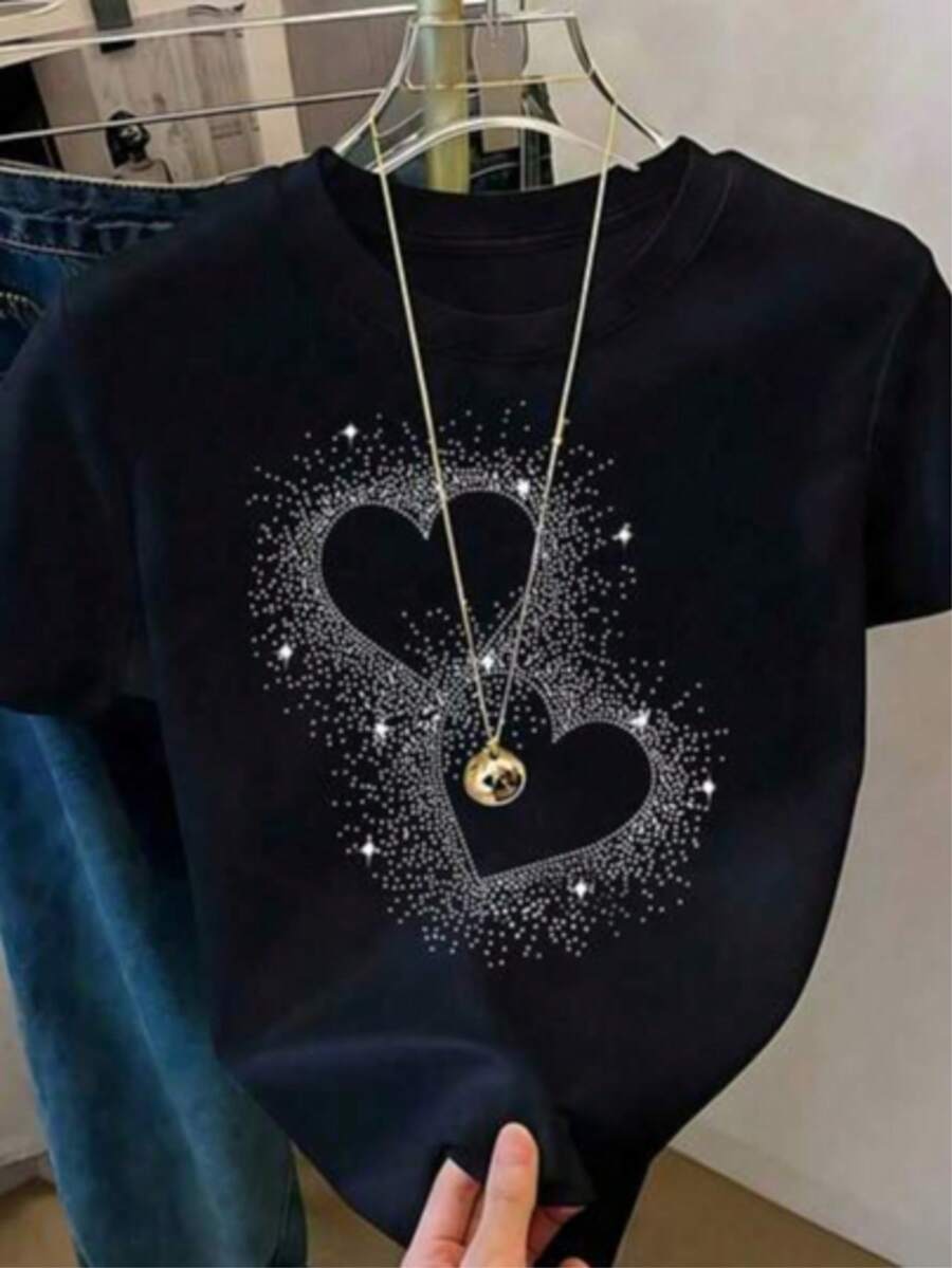 Playera de Mujer Black Short Sleeve T-Shirt with Sequin Heart Design, Round Neck Regular Fit Casual Top - Negro - Ver 1