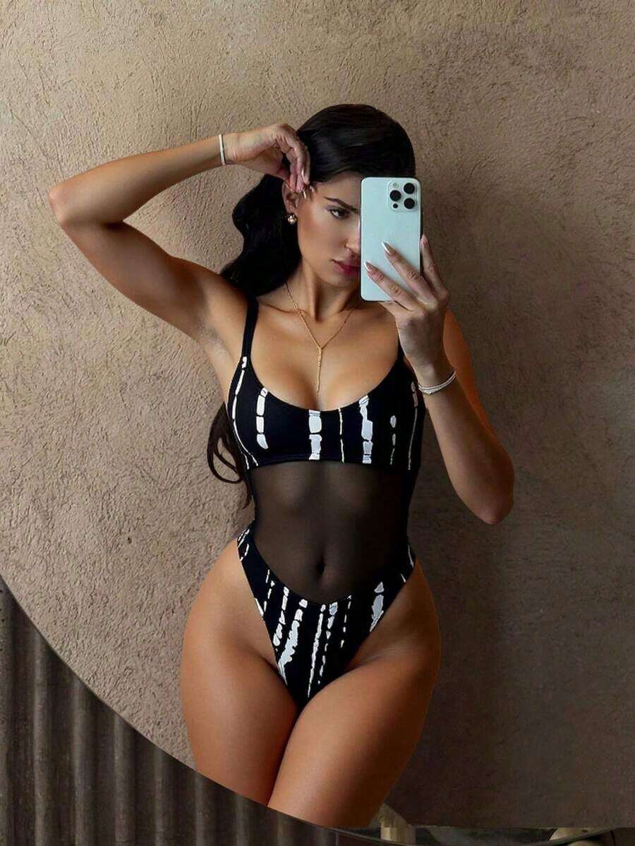 Traje de baño de una sola pieza para mujer con diseño de unicolor, tirantes, parches de malla, sexy y con recortes, estilo bohemio para festivales - Blanco y Negro - Ver 1