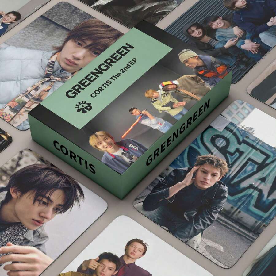 C ORTIS GREENGREEN Album mới Photocard độc quyền Weverse Quà tặng cho người hâm mộ Thẻ thần tượng sưu tầm không thể thiếu Món quà hoàn hảo WVS POB Ốp điện thoại Sổ tay Trang trí Thẻ chống nước Nhãn dán - Nhiều màu - Xem 1