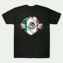 Bandera deéxico orgullosa, herencia mexiC-Ana, regalo mexiC-Ano…220GS-Algodón. Confeccionada con pR-emI-Um, esta camiseta de peso pesado combina durabilidad y resistencia con comodidad para el día a día. Transición perfecta entre un día de trabajo intenso y una aventura al aire libre, o entre una intensa sesión de gimnasio y un fin de semana relajado. - Negro - Ver 7