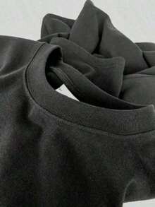 Men's T-Shirts. Men's Short-Sleeved T-Shirt With 'BOOS NYKBOOS' Print. Black. Crew Neck Design. Casual Style. Ideal For Everyday Wear And Events. Suitable For All Seasons. Men's Casual T-Shirts, Men's Graphic T-Shirts, Vacation Wear, Streetwear.  Graphic T-Shirt - 白色 - 查看 3