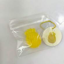 舒壓捏捏樂玩具 - 小鼻子吊飾糖果慢回彈舒壓超柔軟黏土感橘子片水果軟糖葡萄捏捏樂 - Smushers - 舒壓玩具 - Nehdoh - 舒壓球 - Slushi - 香蕉 - 舒壓玩具 - 慢回彈指尖玩具 - 冰淇淋捏捏樂 - 1美元玩具 - 1美元以下便宜好物 - 布丁捏捏樂 - 彩色 - 查看 15