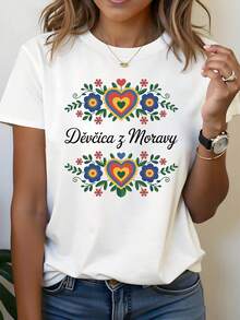 Camiseta de verano premium para mujer con estampado de la marca Czech Děvčica z Moravy, diseño floral en forma de corazón, estilo bohemio, diseño creativo con estampado de letras, cuello redondo, para primavera-verano, informal para el día a día, versátil, ideal para vacaciones, fiestas, regalos, compras, reuniones, salidas, elegante, vintage y a la moda. - Blanco - Ver 7