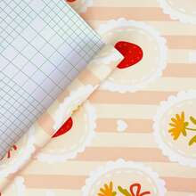1 Rollo de Papel Tapiz Autoadhesivo Removible con Diseño Lindo de Fresa y Flores, 17.5 Pulgadas (44.5 Cm) de Ancho, Rayas Rosa Beige con Encaje y Lazo, Fácil de Limpiar y Cortar, Adecuado para Renovación de Paredes de Habitaciones Infantiles, Renovación de Muebles y Decoración del Hogar - fresa - Ver 9