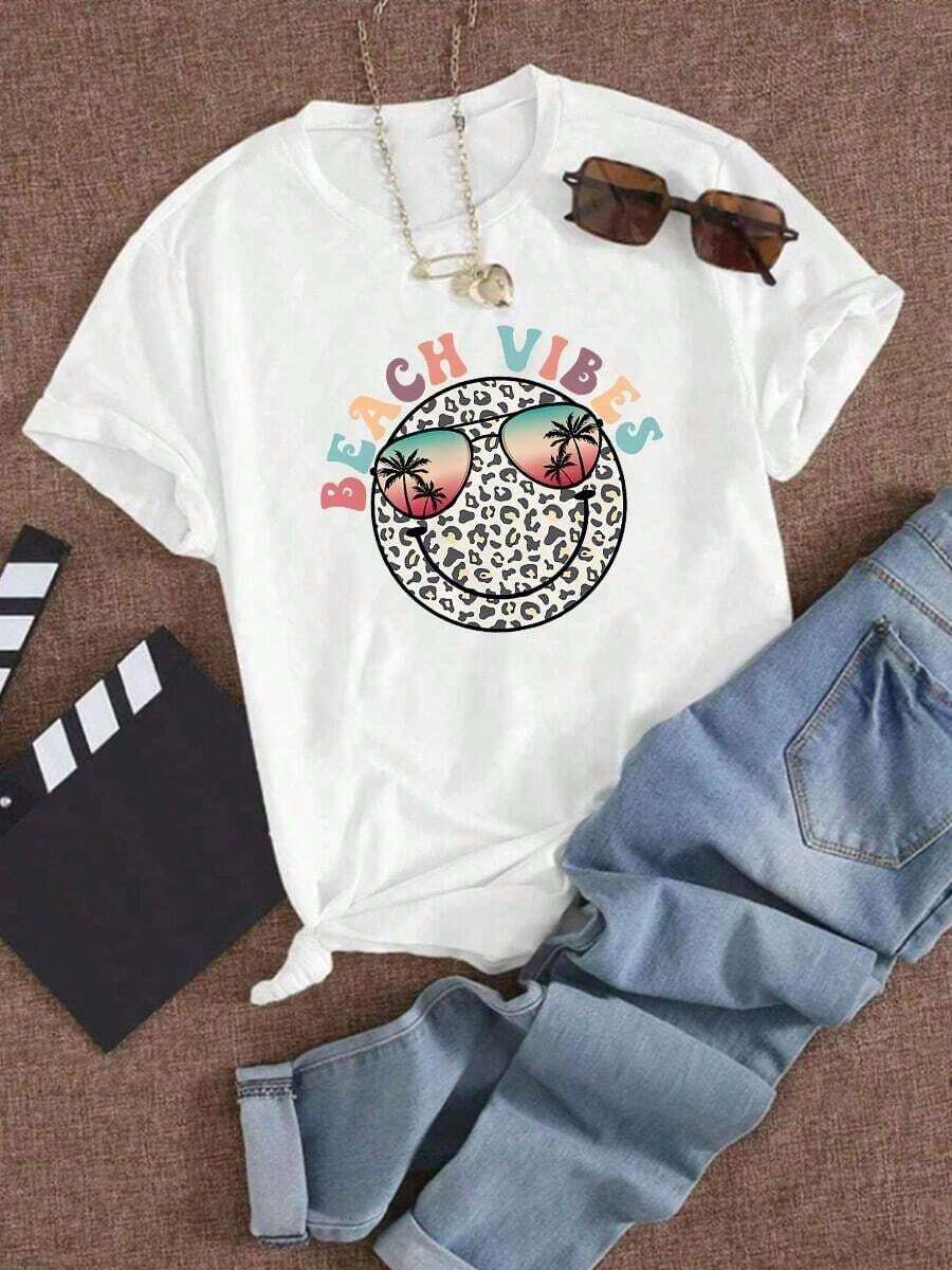 Women's Loose Casual T-Shirt With A Face Wearing Sunglasses And The Words "Beach Vibes" - 白色的 - 查看 1