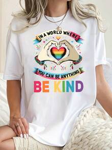 Playera de Mujer Blanca con Estampado de Corazón Arcoíris "Be Kind" Manga Corta Cuello Redondo Casual Estilo Orgullo LGBTQ+ Suave - Blanco - Ver 7