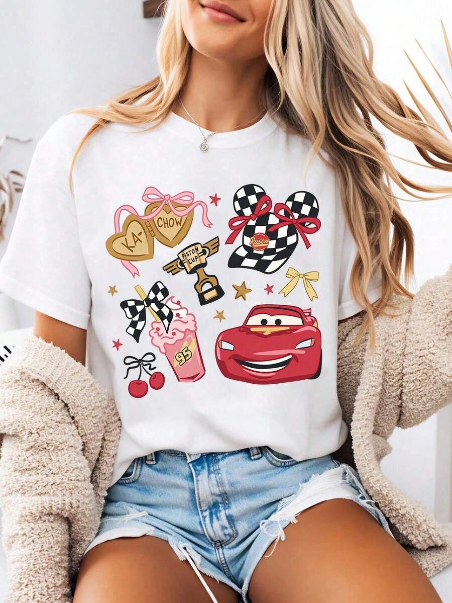 Disney-Style Women's Printed T-Shirt Featuring A Sweet Cartoon Print Of Lightning McQueen From Cars. This Round-Neck Summer Top Is Crafted From Soft, Comfortable 100% Cotton Fabric, Perfect For Everyday Wear, Outdoor Activities, Or Shopping. It Also Makes An Ideal Choice For Women's Vacation Wear. - trắng - Xem 1