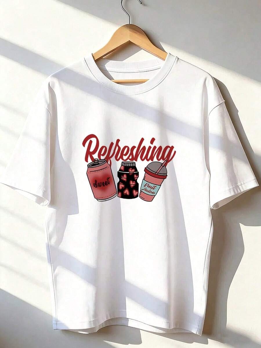 Camiseta de Manga Corta con Frase "Refreshing" y Latas, Tarros y Vasos,Camiseta de manga corta de moda para primavera y verano de 2026, hecha en México, 180 gramos. Estampado de dibujos animados, modelo de pareja, apta para uso interior o exterior. Cuello redondo, unisex, ideal para oficina y ocio. Paquete de una pieza. - WH-P631577SLNDXZGY383 - Ver 1