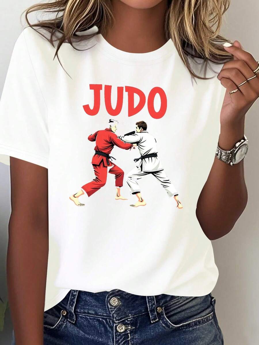 Camiseta cómodara mujer con atletas de judo en acción