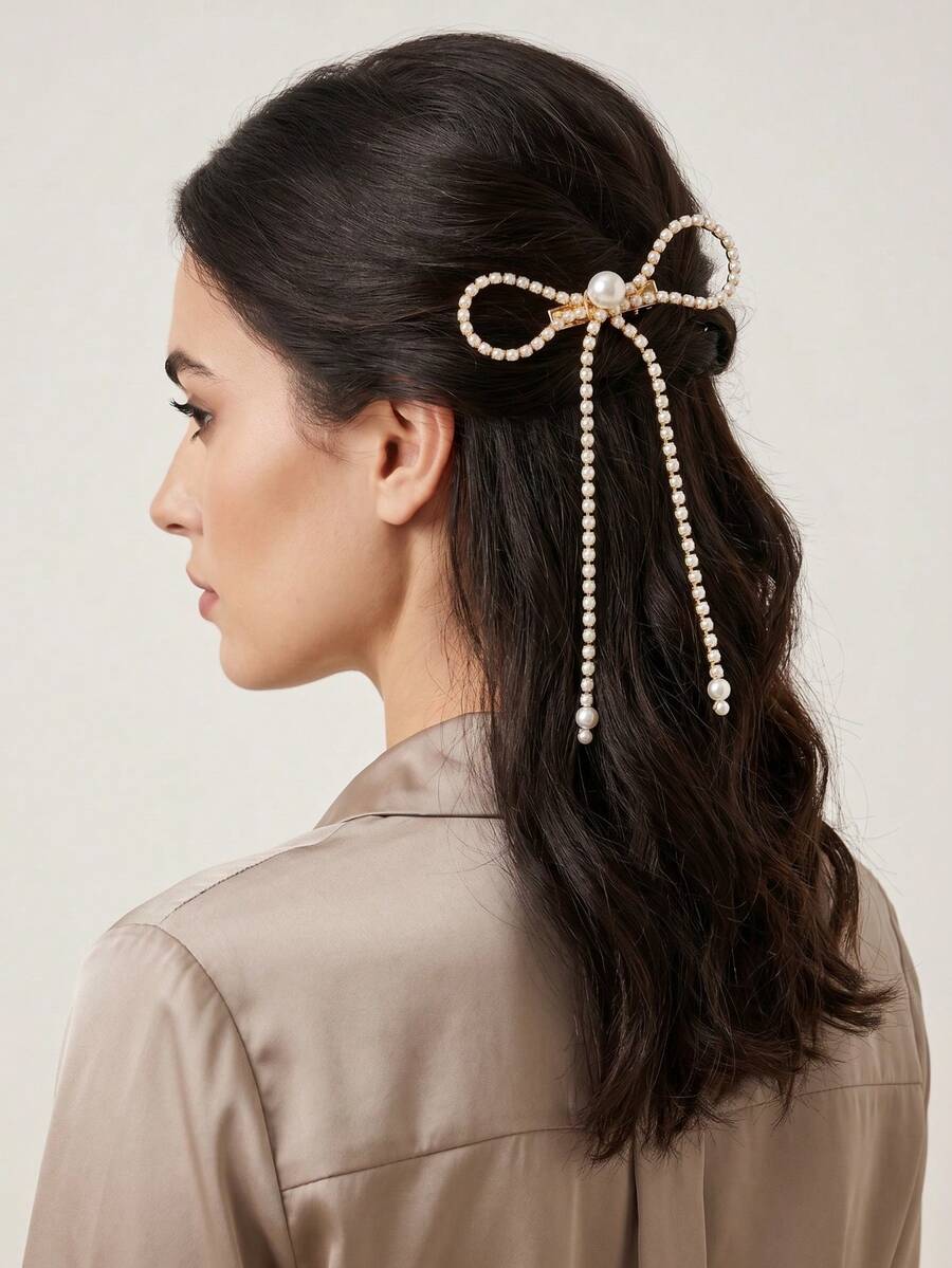 1个闪亮水钻和仿珍珠装饰蝴蝶结发夹，优雅长流苏发夹，适合女性、新娘派对、节日、生日等场合佩戴。