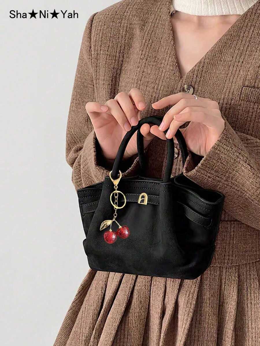 Tas Ember Kulit Suede Desain Niche Musim Gugur/Dingin Eropa dan Amerika dengan Tali, Tas Tangan Fashion Jalanan Wanita untuk Belanja, Bepergian, Pesta, Hadiah (Termasuk Liontin)