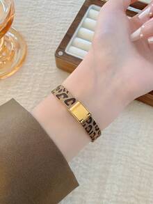 1pc Women's Oval Silver-Black Square Gold-Tone Dial Quartz Casual Watch, Suitable For Daily Wear - Red - View 7