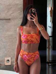 Conjunto de bikini de 2 piezas con parte superior de tirantes con estampado de color aleatorio y shorts de cintura alta para mujer, para vacaciones en la playa - Naranja - Ver 2