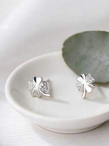 1 Pair S925 Sterling Silver Elegant Lucky Four-Leaf Clover Earrings, Meaning Good Fortune, Paired With Delicate Synthetic Zirconia Inlays, Low-Key Luxury, Low Allergy, Gentle And Atmospheric For Girl's Daily Wear, Vacation, Music Festival - Four-leaf Clover - View 3