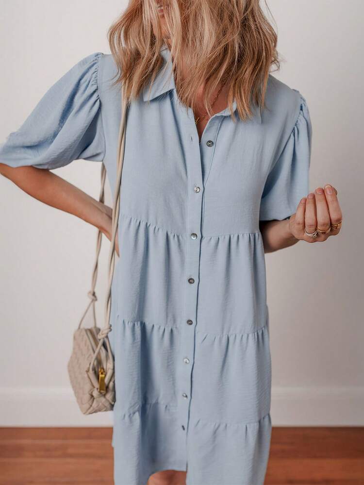 Vestido elegante con cuello azul marino, botones delanteros y mangas con volantes en capas - Celeste - Añade 9