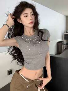 女士性感闪亮水钻吊带修身短款T恤，纯色亮面针织面料，适合夏季休闲场合，如夜间外出、约会、度假、单身派对等。 - 淺灰色 - 查看 6