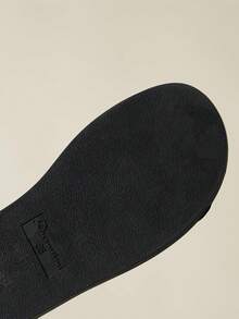 2026 Nuevas sandalias con hebilla para mujer, tacón bajo y suela gruesa, estilo bohemio retro fresco, punta abierta plana, cómoda para maternidad, ligera y de verano, diseño de nicho de lujo no convencional que estiliza las piernas, con tira trasera calada, de unicolor marrón café, transpirable, elegante para vestir, casual y deportiva, con hebilla de metal, sandalias romanas, tallas del 33 al 43 - Café integral - Ver 10