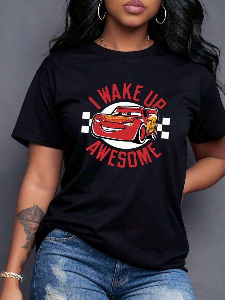 Smiling Red Car With A Motivational Phrase Expressing Positive Energy And A Confident Attitude, Interpreting The Daily Awakening With Enthusiasm. Casual, Comfortable, And Modern Women's T-Shirt. - 黑色 - 查看 1