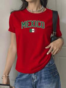 La imagen muestra la palabra MEXICO acompa? por la bandera nacional simbolizando orgullo identidad y amor por la cultura mexicana camiseta de mujer 100% algodón suave y cómoda ideal para uso diario-Vintage Street Style Unisexoose Cotton Short Sleeve Crew Neck T-Shirt - Rojo - Ver 6
