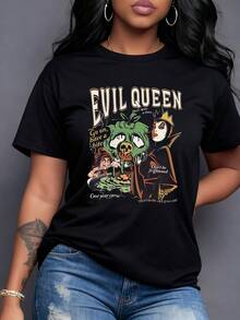 Reina malvada preparando una pócima mágica con una manzana encantada que simboliza la tentación y el misterio, inspirando fuerza y actitud audaz camiseta para mujer de corte moderno y cómodo - Negro - Ver 1