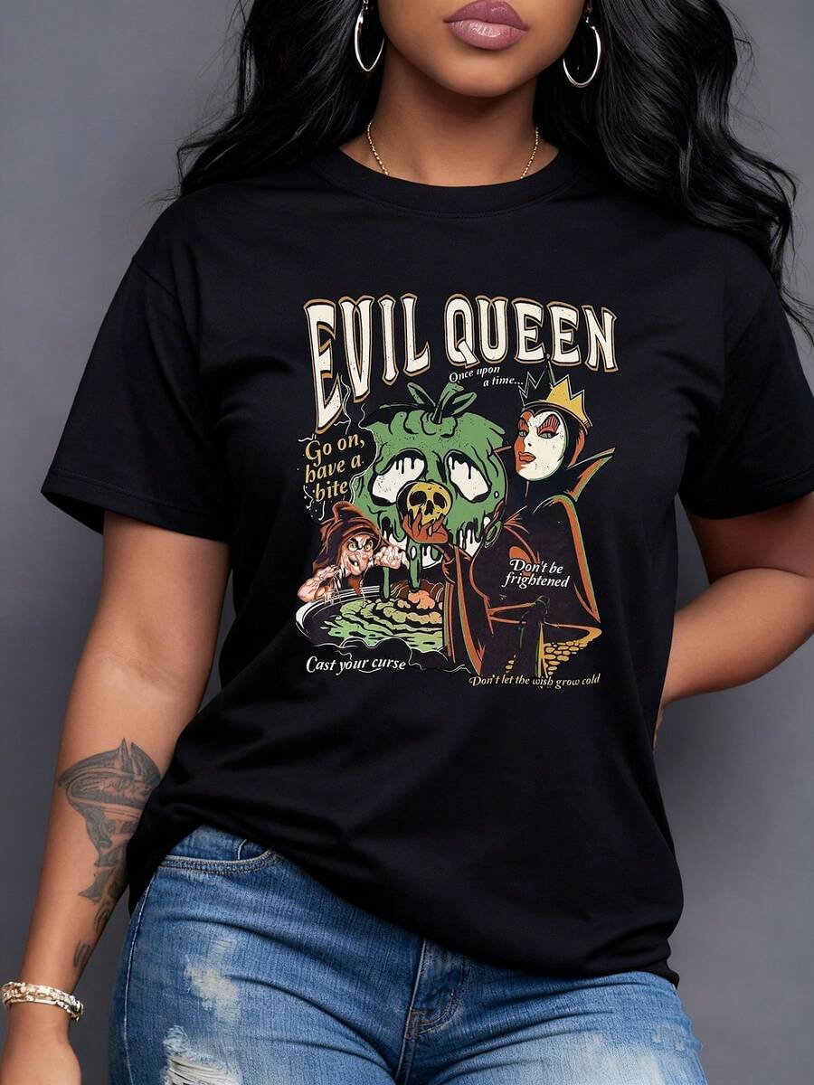 Reina malvada preparando una pócima mágica con una manzana encantada que simboliza la tentación y el misterio, inspirando fuerza y actitud audaz camiseta para mujer de corte moderno y cómodo - Negro - Ver 1