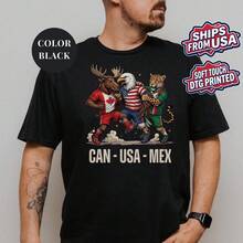 Camiseta de la Mascota de la Copa Mundial 2026, Ropa para Fanáticos del Fútbol de Norteamérica, Camiseta Impresa con DTG - Negro (Solo disponible en blanco y negro) - Ver 1