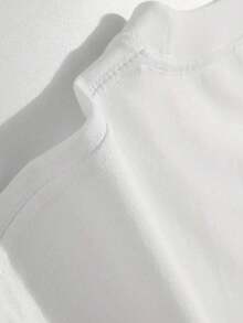 Ce t-shirt d'été pour homme est confectionné en pur coton confortable et respirant, et orné d'un motif à lettres à la fois simple et original. Son col rond lui confère un style urbain décontracté. Ce t-shirt à manches courtes est le cadeau idéal pour faire plaisir à vos proches. - Blanc - Voir 2
