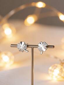 1 Pair S925 Sterling Silver Elegant Lucky Four-Leaf Clover Earrings, Meaning Good Fortune, Paired With Delicate Synthetic Zirconia Inlays, Low-Key Luxury, Low Allergy, Gentle And Atmospheric For Girl's Daily Wear, Vacation, Music Festival - Four-leaf Clover - View 6