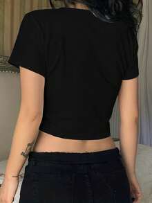 Black Cropped Short-Sleeve Top - The Handwritten Word "Brazil" Is Crossed Out With A Horizontal Line, Paired With Large Colorful Lettering "BRASIL" In Green, Orange, Blue And Red Tones. It Forms A National-Themed Textual Art Pattern, A Popular Women's Summer Outfit, Featuring An Ultra-Short Slim-Fit Short-Sleeve Top (Including Style E Silhouette) - màu đen - Xem 2