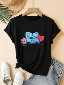 Camiseta y playera de mujer de algodón suave, con estampado "Enseñar con amor Maestra deja huella" con libro, flor y corazón, cuello redondo casual, ideal para regalo de Día del Maestro, uso diario y clases, transpirable y significativa para maestras dedicadas - Negro - Ver 1