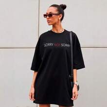 Camiseta de manga corta de algodón puro, holgada, con estampado de letras, estilo retro americano, versátil y elegante, estilo europeo y americano, sin pantalones, para mujer. - Negro - Ver 2