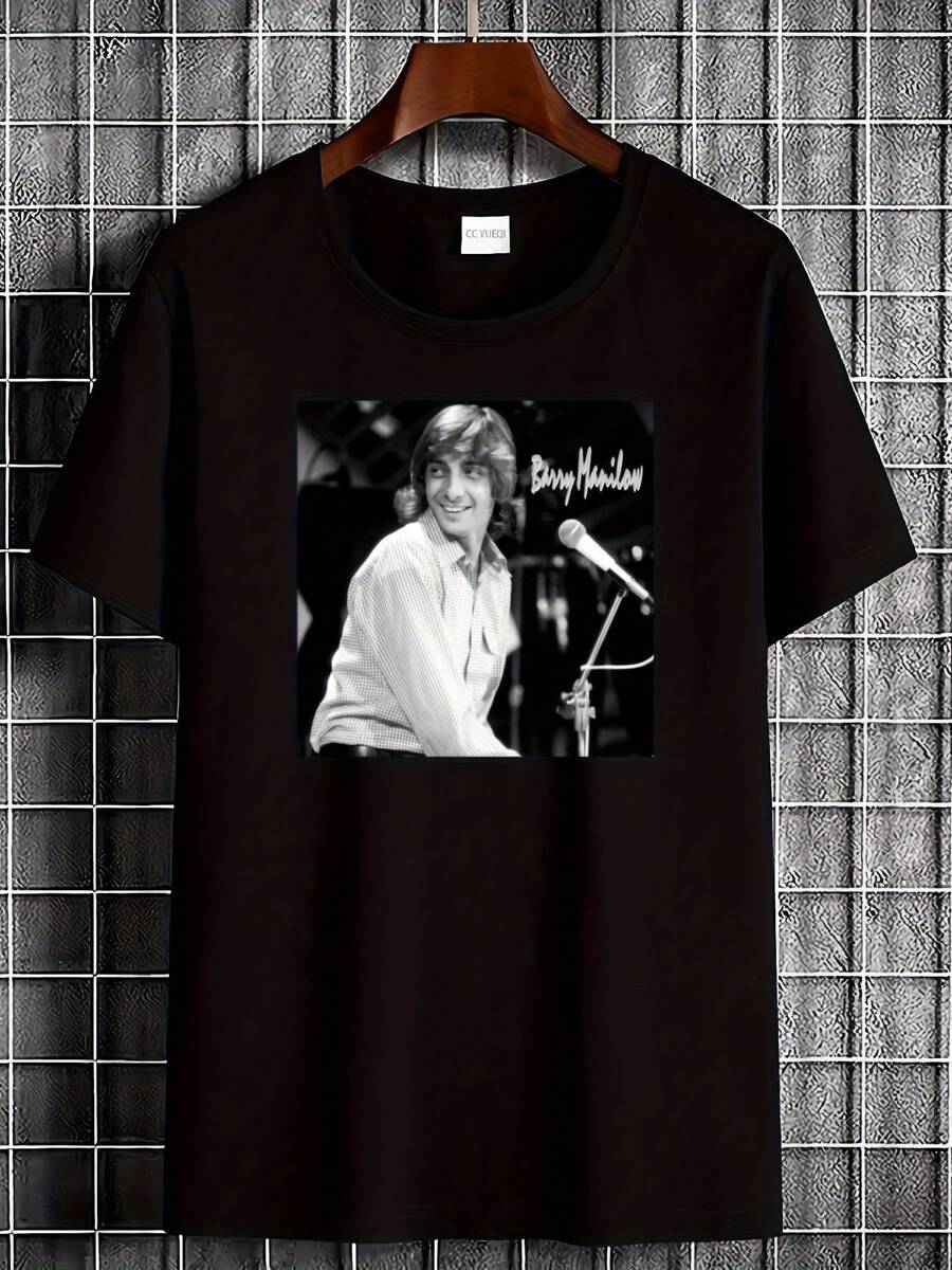 Camiseta con Retrato Firmado de Barry Manilow para Hombre y Mujer - Retrato Icónico Vintage, Ideal para Fans, Camiseta de Cuello Redondo Suave, Lavable a Máquina, Regalo Casual para Uso Diario, Ropa Vintage Unisex, Diseñada Específicamente para Fans de Barry Manilow (Precio Asequible) blusas para mujer, playeras de mujer, blusas casuales para dama, tops, Adecuada para Fiestas y Uso Diario, Perfecta para Vacaciones y Ocio, Ideal para Fiestas y Vacaciones Familiares - Negro - Ver 1