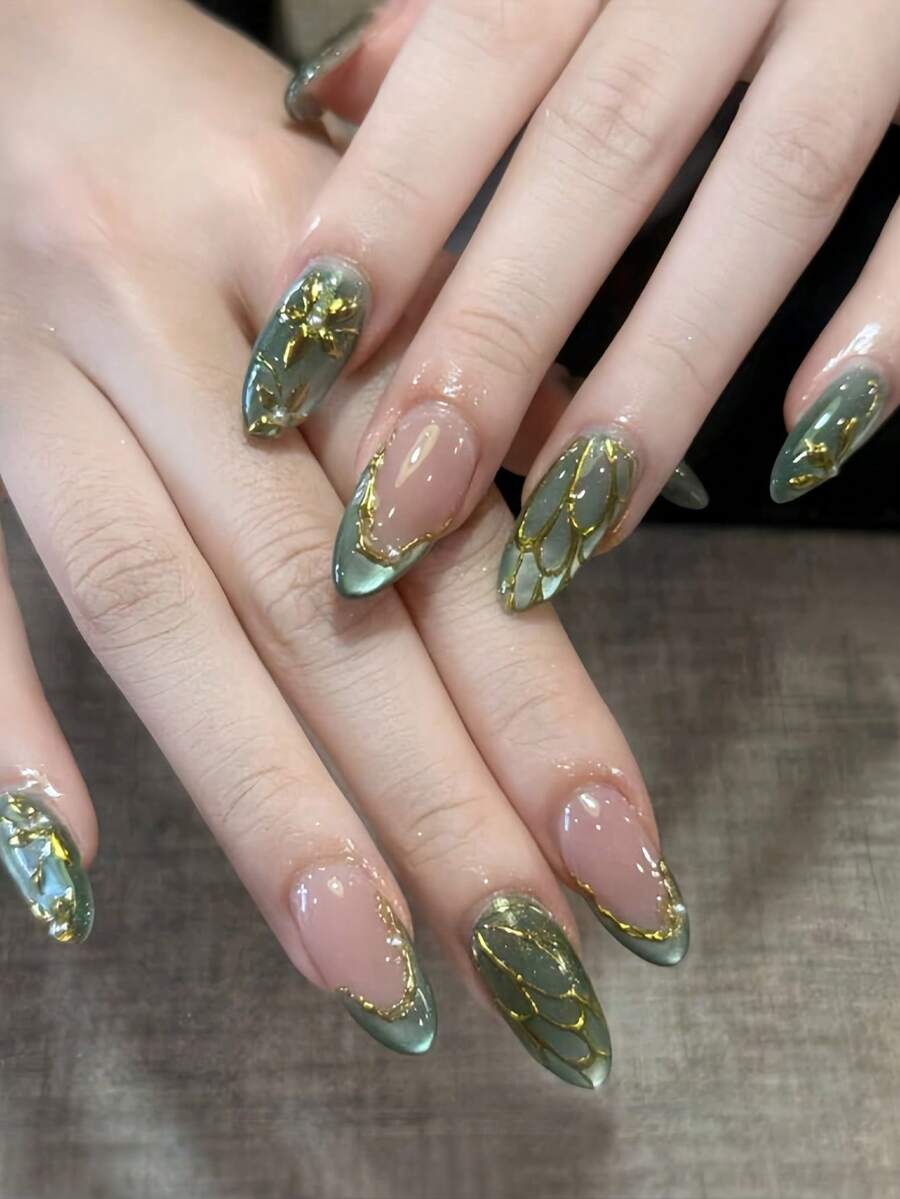 24 Peças Unhas Falsas Amendoada Média com Textura de Concha de Linha Dourada, Olho de Gato de Pérola na Cor Dopamina Verde Minimalista, Adequado para Primavera, Outono, Trabalho, Diário, Festa, Casamento, Acompanha Gel de Gelatina e Lixa, Suprimentos de Arte de Unhas Destacáveis e Reutilizáveis - Verde Escuro - Visão 1