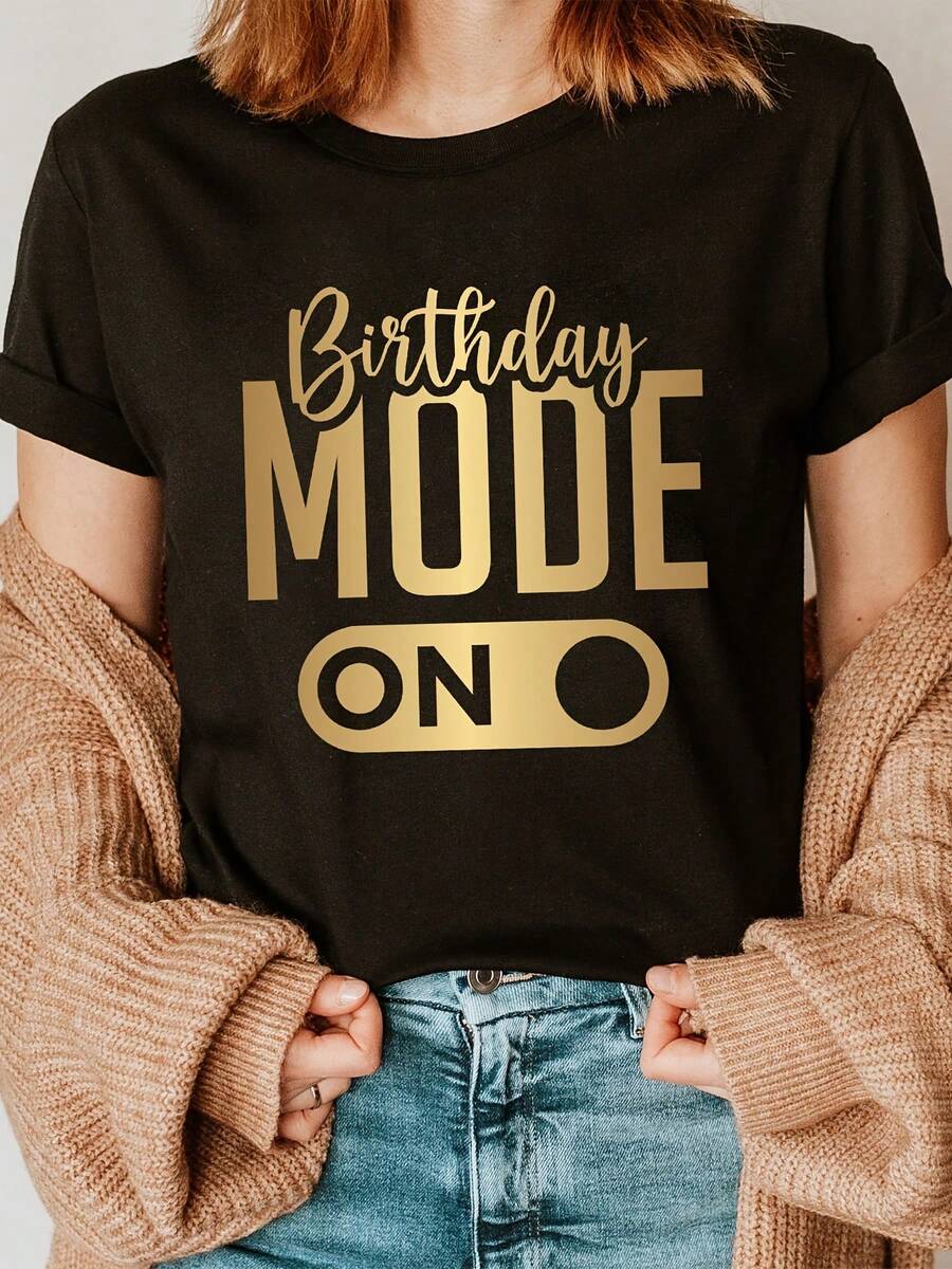 Elegante top diario con estampado de cumpleaños, camiseta de cuello redondo, top casual de manga corta, adecuado para verano y primavera, ropa de mujer, camiseta chic y a la moda. - Negro - Ver 1