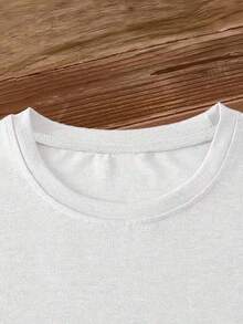 Camiseta de Mujer con Estampado Vintage de Oso y Bayas Inspirada en el Bosque - Cómoda camiseta casual de manga corta con cuello redondo, adecuada para todas las estaciones, disponible en tallas S a XXL, ideal para uso casual y eventos temáticos. Patrón de Oso Berry - Blanco - Ver 4