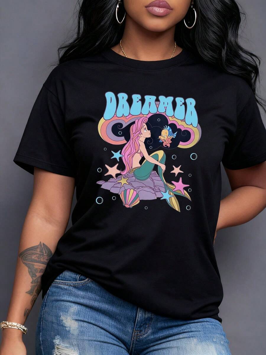 Mermaid Surrounded By Stars And Shells Symbolizing Freedom Of Dreams Under The Sea In Pastel Tones, A Relaxed And Creative Women's T-Shirt With Inspirational Artwork. DREAMER - 黑色 - 查看 1