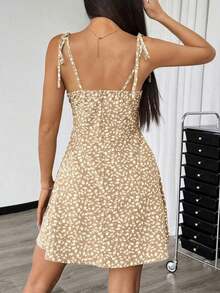 Vestido mini con tirantes de espagueti y estampado floral ditsy con lazo - Caqui - Ver 2