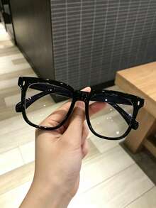 1 Cặp kính thời trang kiểu retro không độ, gọng đen hình chữ nhật lớn, phù hợp cho người cận thị và khuôn mặt tròn. - Trong sáng - Xem 1
