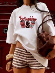 Camiseta de Manga Corta con Frase "Refreshing" y Latas, Tarros y Vasos,Camiseta de manga corta de moda para primavera y verano de 2026, hecha en México, 180 gramos. Estampado de dibujos animados, modelo de pareja, apta para uso interior o exterior. Cuello redondo, unisex, ideal para oficina y ocio. Paquete de una pieza. - WH-P631577SLNDXZGY383 - Ver 3