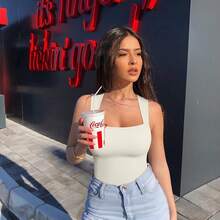 Mono mujer sin mangas, elástico y ajustado, con diseño que realza la figura, para verano - Estampado de albaricoque y fresa - Ver 2