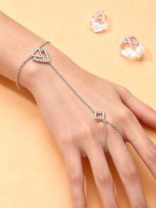1 pieza Cadena para el dedo en forma de triángulo, accesorio de mano de moda europea y americana para fiestas de noche - Plateado - Ver 1