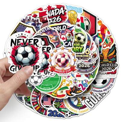 Autocollants de la Coupe du Monde 2026 - Autocollants de football imperméables États-Unis Canada Mexique, convenant pour les ordinateurs portables, les bouteilles d'eau, les téléphones, articles de merchandising de haute qualité pour les supporters de football et les cadeaux de fête, parfaits pour les fans de football, les passionnés, les jeunes et les collectionneurs