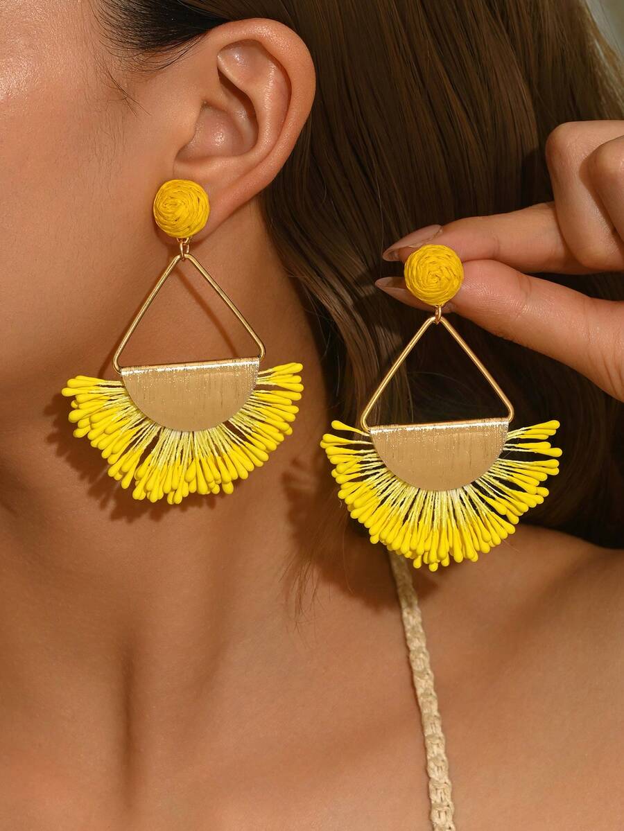 1 Pair Handmade Woven Raffia Yellow Fan-Shaped Earrings, Fresh Beach Style, Unique Geometric Raffia Pendant Earrings Suitable For Women's Daily, Vacation, And Party Wear - Yellow - View 1